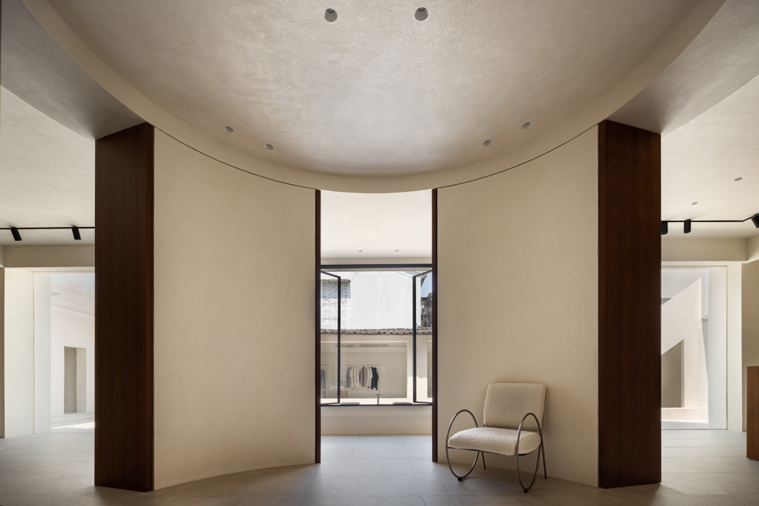 CIELOBLU | 基路伯 X JUNESHAN集成买手店,新旧共生的平衡美学(图5) 微信图片_20240509104716.png